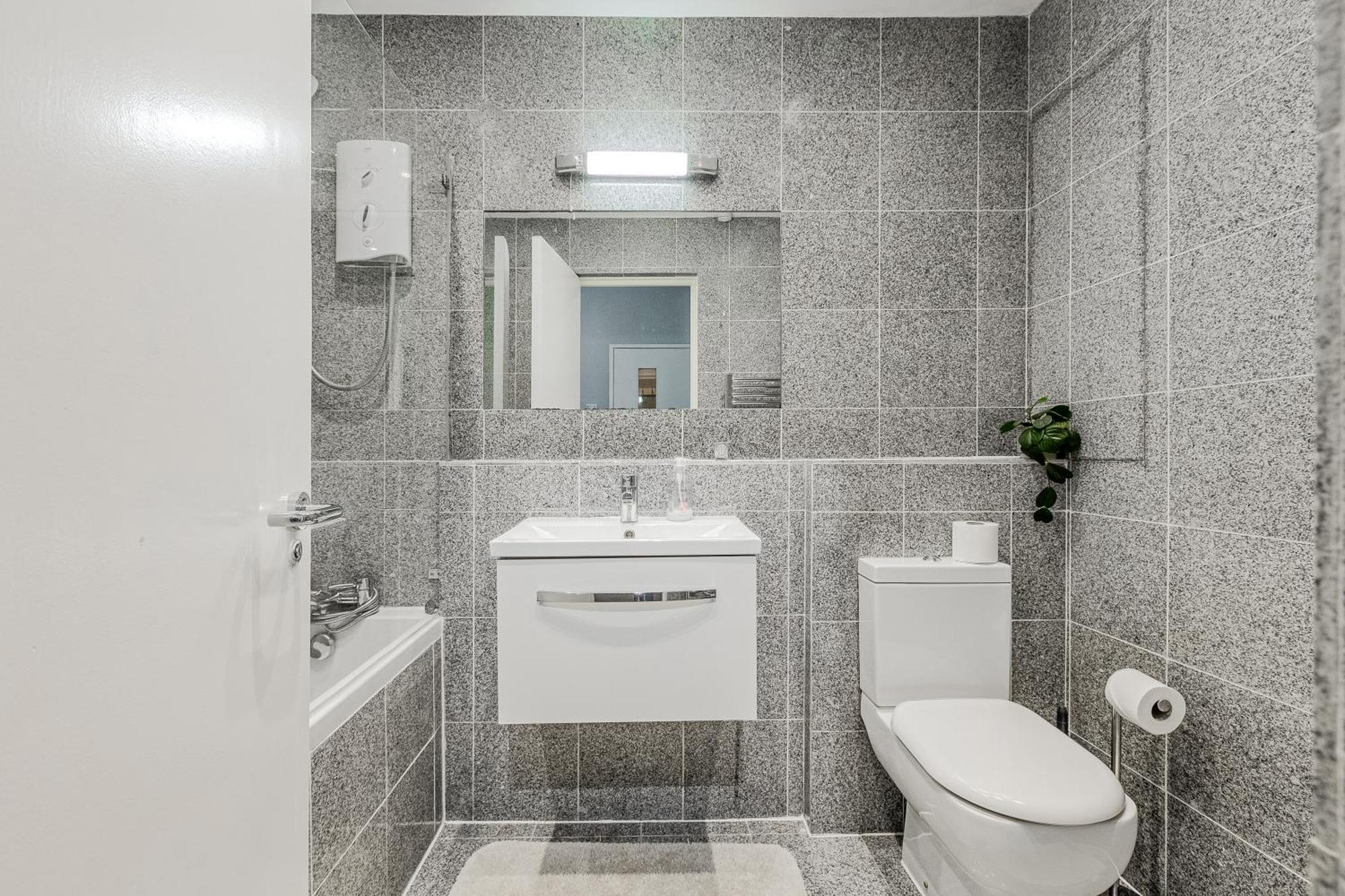 Stunning Central 2Br Flat Btw Soho & Covent Garden Лондон Экстерьер фото